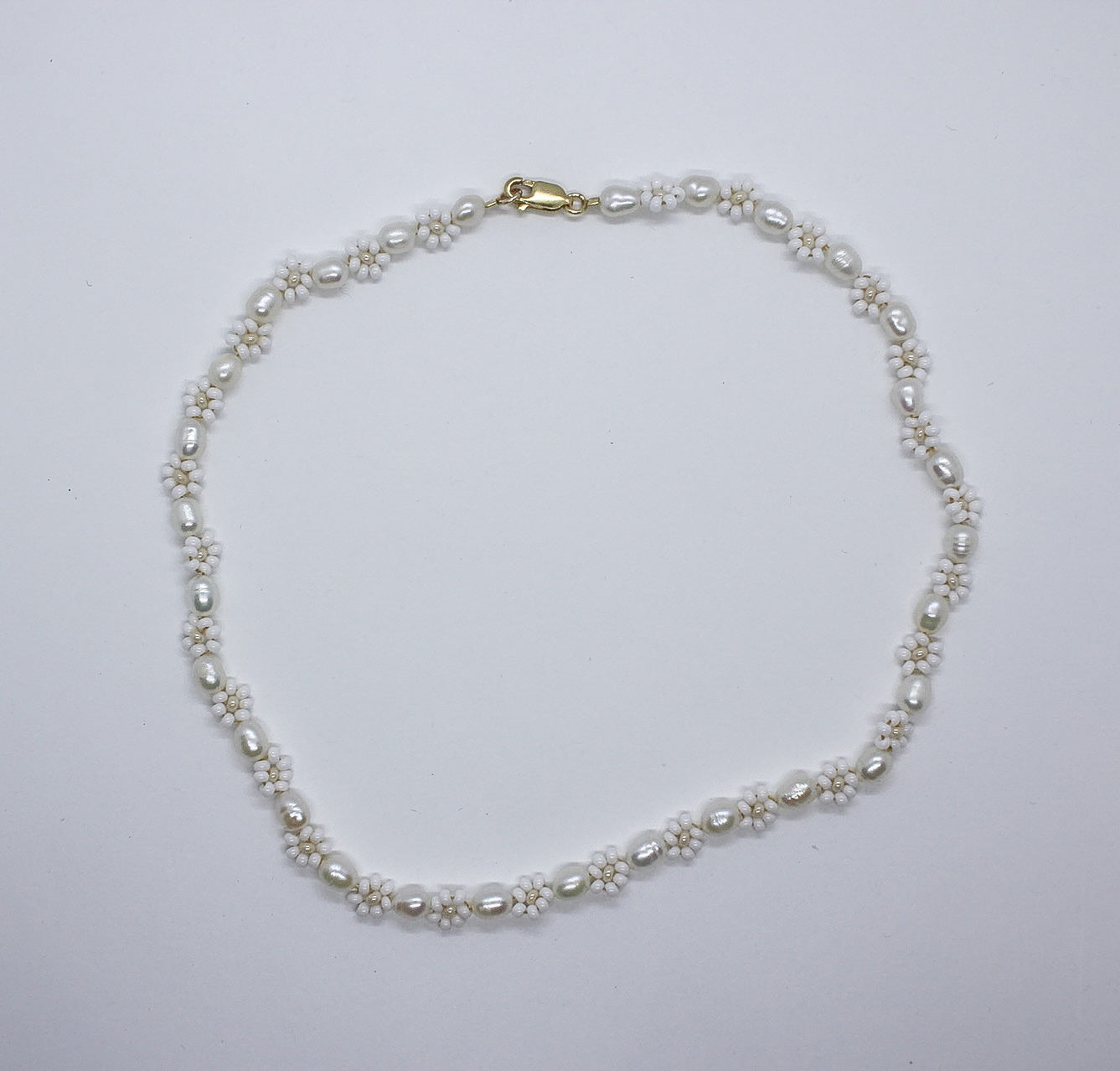 Surf & Stone Daisy Necklace