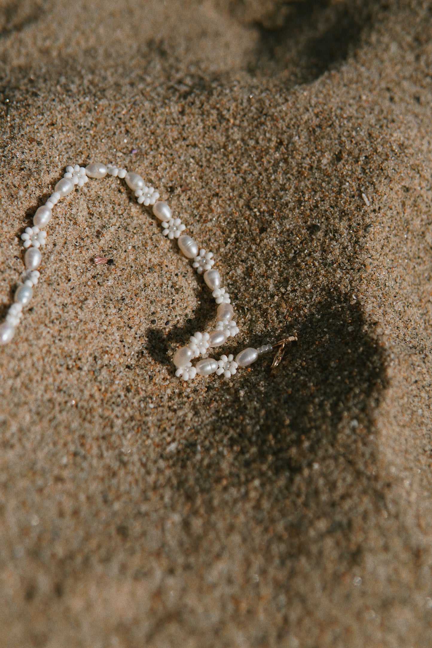 Surf & Stone Daisy Necklace