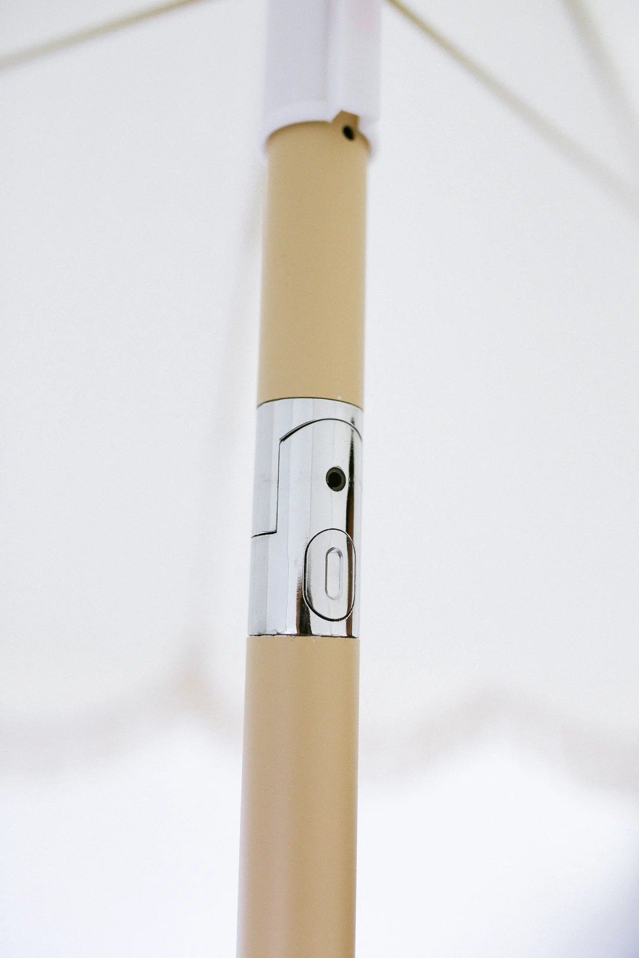 Taatahi Merchants Koi Beach Umbrella Mīraka - Vintage White