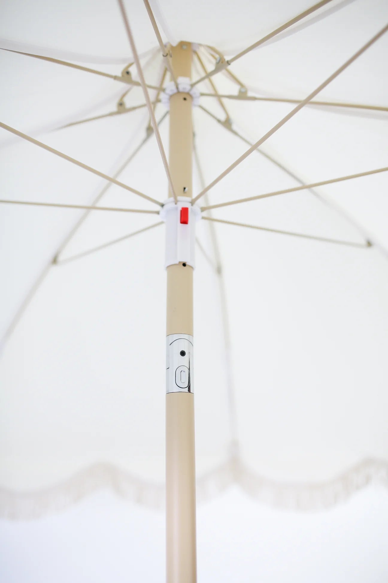 Taatahi Merchants Koi Beach Umbrella Mīraka - Vintage White