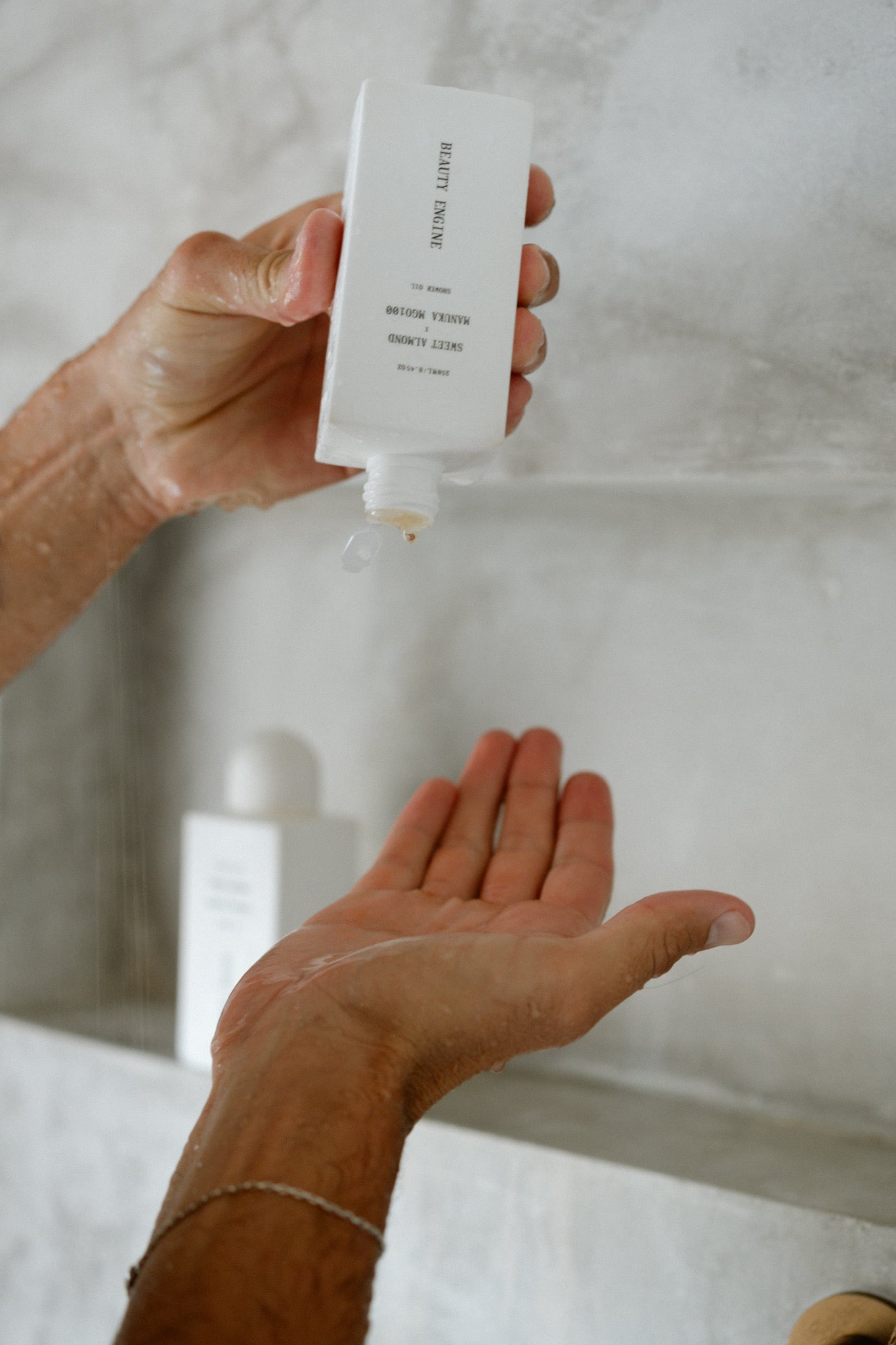 Beauty Engine Sweet Almond x Manuka Honey MGO 100 Shower oil