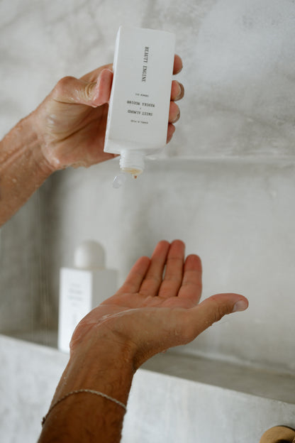 Beauty Engine Sweet Almond x Manuka Honey MGO 100 Shower oil